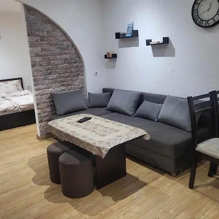 за гости лилия Apartman *