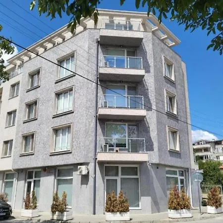 Apartment цветелина *
