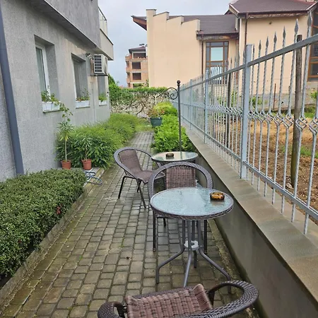 Apartment цветелина *